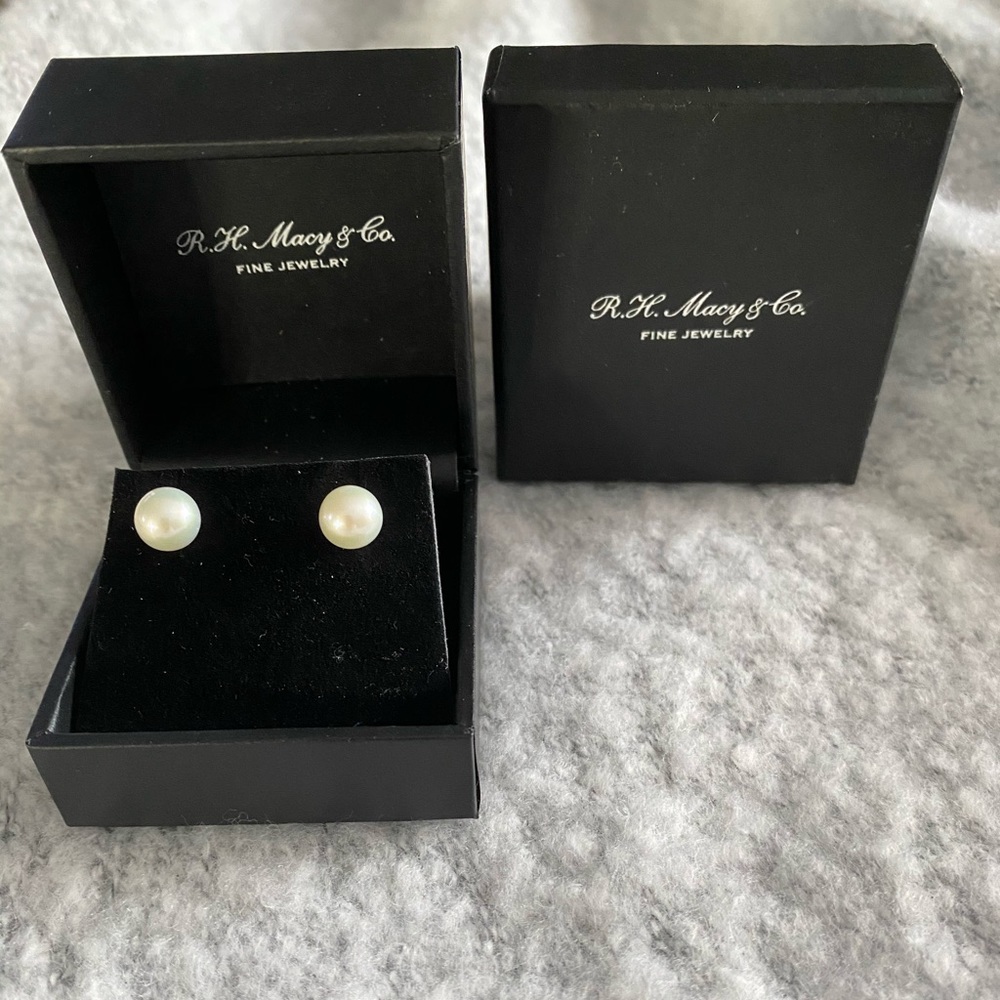 8mm cultured pearl earrings from Macy’s NWOT